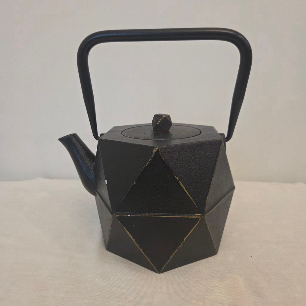 Black Geometric Cast Iron Teapot 3.5 cup capacity
